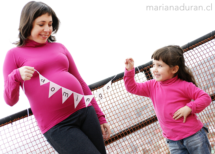 mamá e hija esperando una hermanita