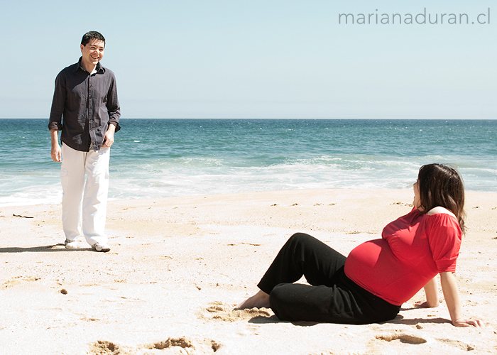 Futuros papás en la playa de Viña del Mar