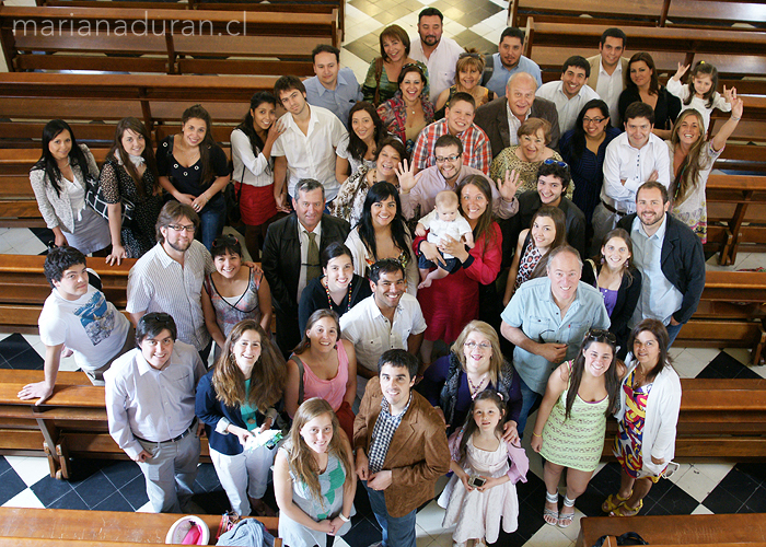 Familia completa en Iglesia de Isla de Maipo