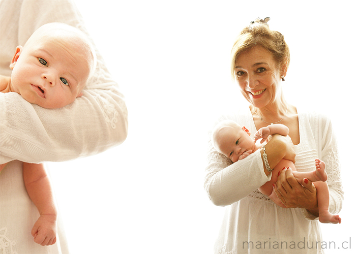 recién nacido con su abuela de blanco