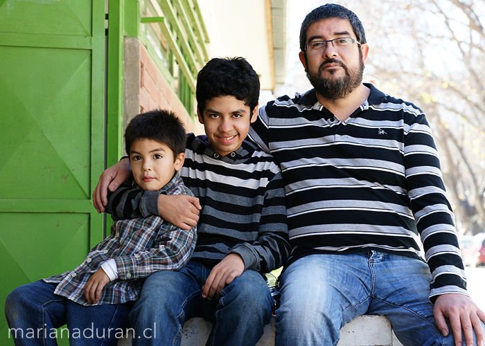 Papá junto a sus hijos